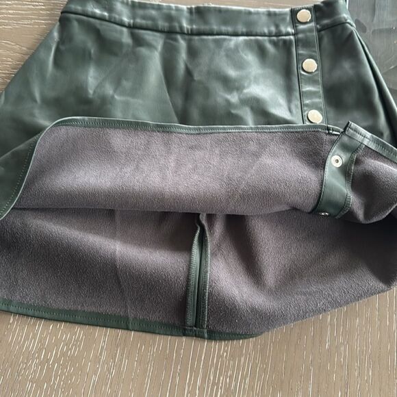 Bar lll Women’s Size 4 Green Faux Vegan Leather Mini Skirt Silver-Tone Rivets - Picture 9 of 12